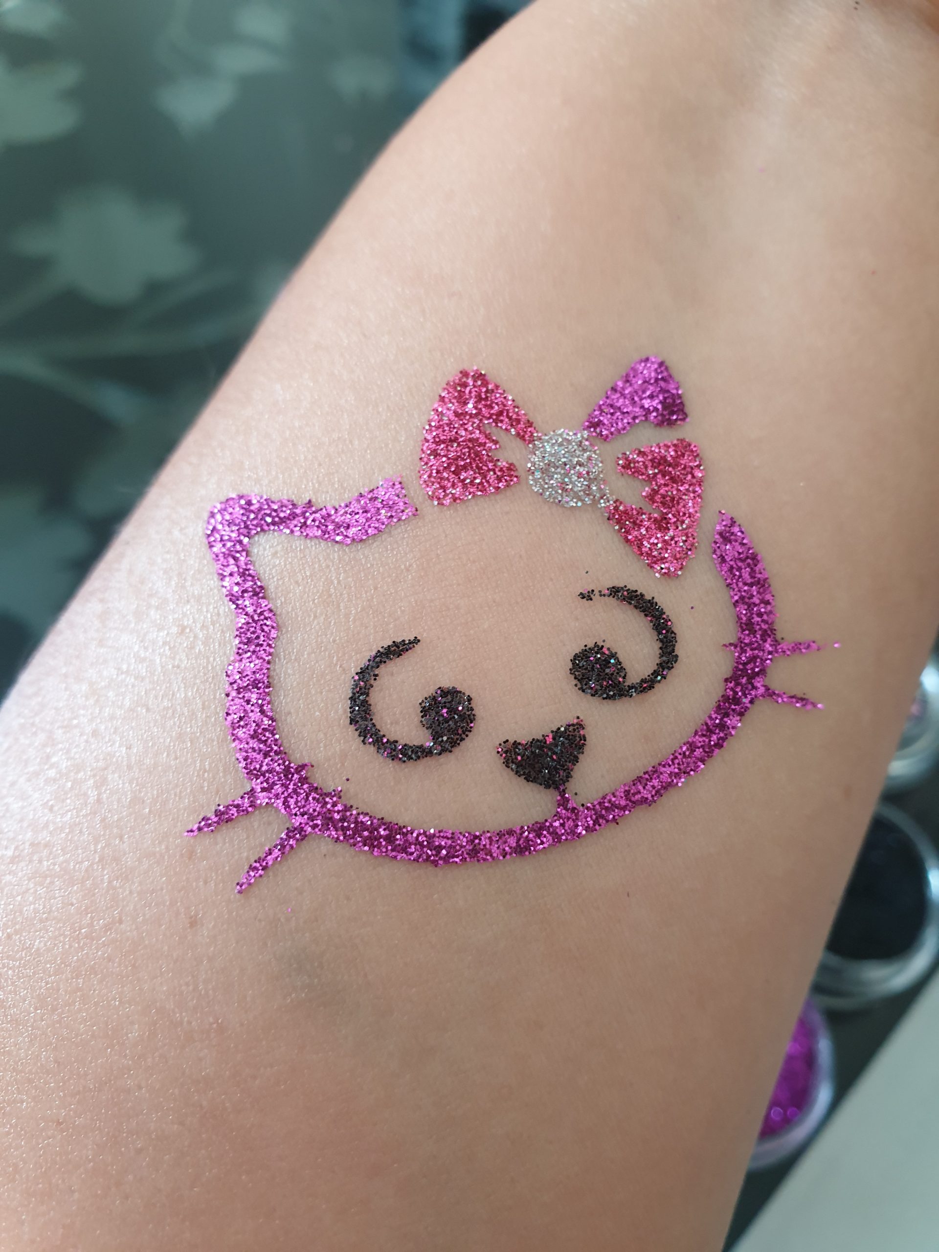 kitty with bow Hello Kitty with bow temporary tattoo stencil